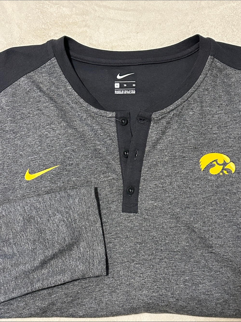 Nike Iowa Hawkeyes Long Sleeve Henley Shirt Gray Mens XL NCAA College Pullover